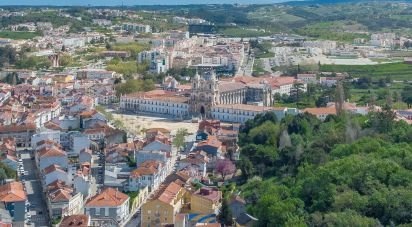 Maison T0 à Alcobaça e Vestiaria de 200 m²