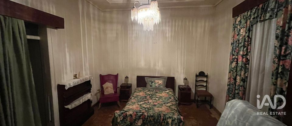 Maison T4 à Santa Clara-a-Nova e Gomes Aires de 326 m²