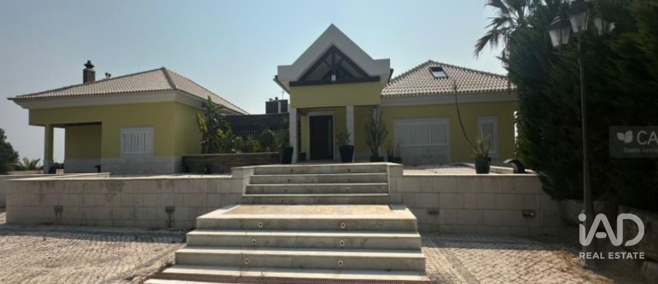 Moradia T6 em Queluz e Belas de 1 163 m²