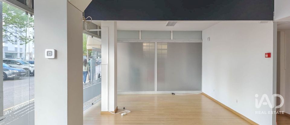 Boutique/Local commercial à Marinha Grande de 45 m²