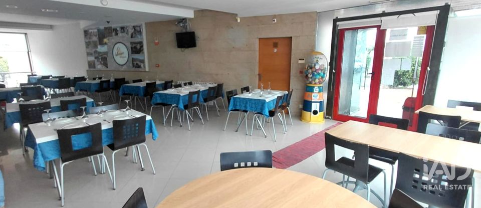 Boutique/Local commercial à Castro Laboreiro e Lamas de Mouro de 252 m²