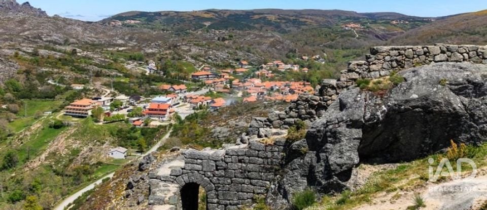 Boutique/Local commercial à Castro Laboreiro e Lamas de Mouro de 252 m²