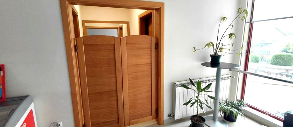 Boutique/Local commercial à Castro Laboreiro e Lamas de Mouro de 252 m²