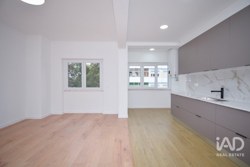 Apartamento T3 em Massamá e Monte Abraão de 75 m²