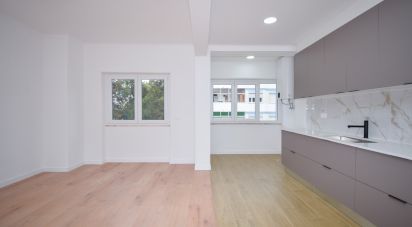 Apartment T3 in Massamá e Monte Abraão of 75 m²