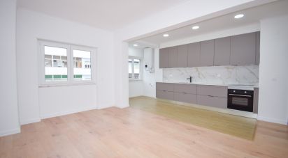 Apartment T3 in Massamá e Monte Abraão of 75 m²
