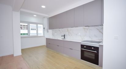 Apartment T3 in Massamá e Monte Abraão of 75 m²