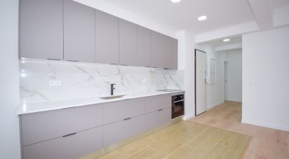 Apartment T3 in Massamá e Monte Abraão of 75 m²