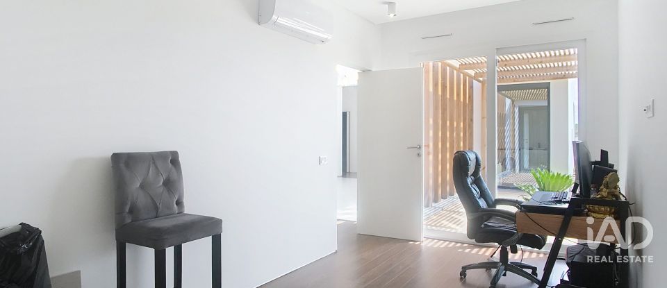 Moradia térrea T4 em Silveira de 250 m²