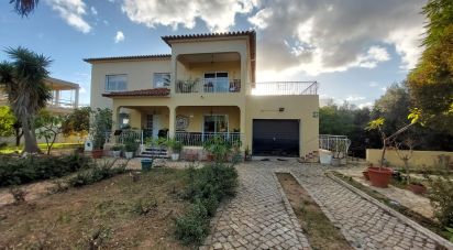 House T4 in Santa Bárbara de Nexe of 275 m²