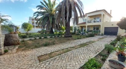 House T4 in Santa Bárbara de Nexe of 275 m²