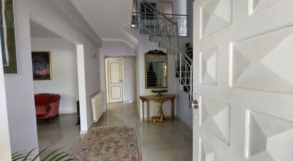 House T4 in Santa Bárbara de Nexe of 275 m²