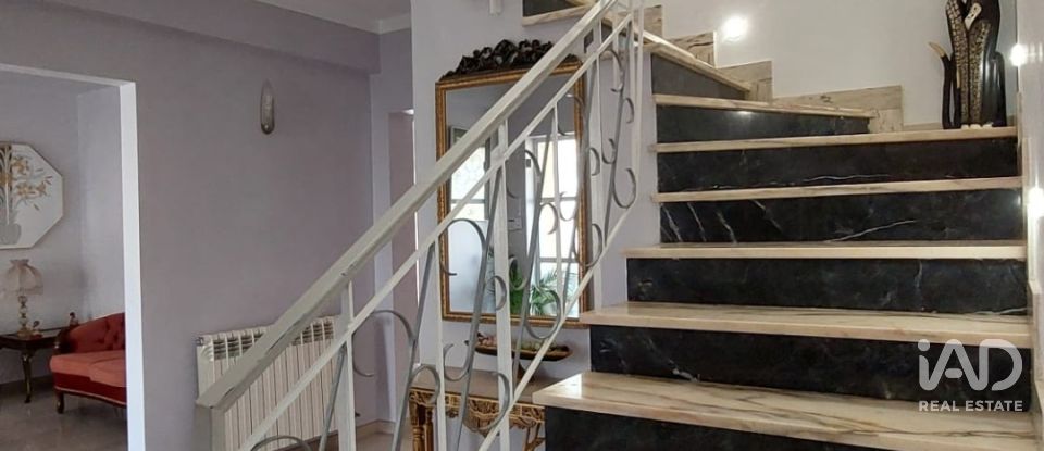 Moradia T4 em Santa Bárbara de Nexe de 275 m²