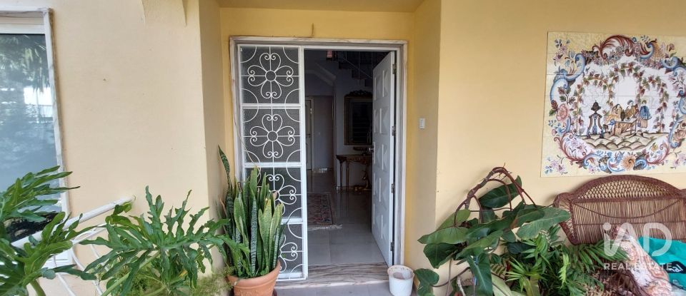 Moradia T4 em Santa Bárbara de Nexe de 275 m²