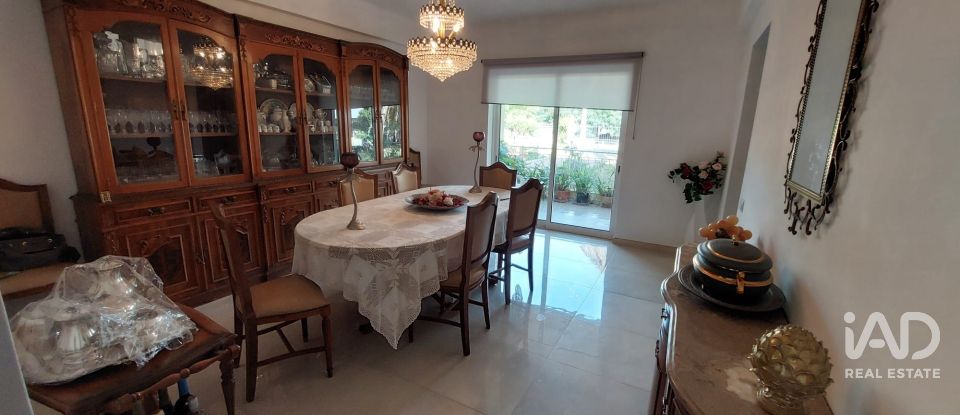 Moradia T4 em Santa Bárbara de Nexe de 275 m²