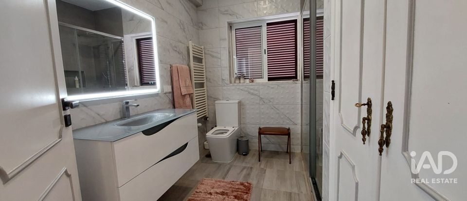 Moradia T4 em Santa Bárbara de Nexe de 275 m²