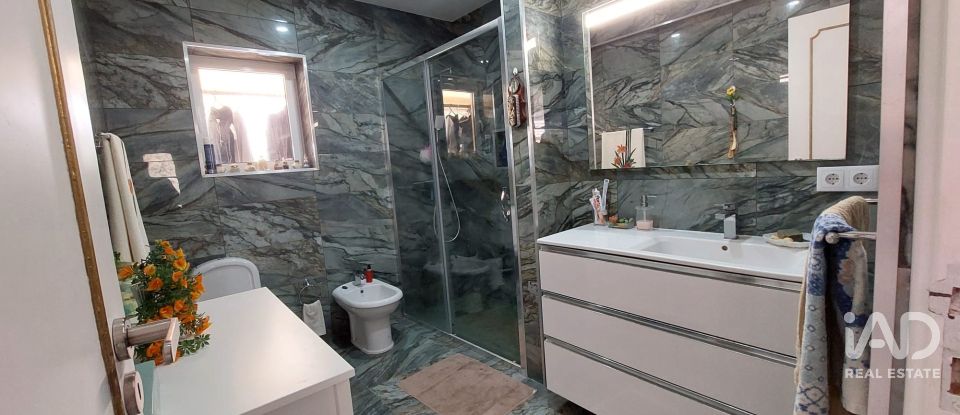 Moradia T4 em Santa Bárbara de Nexe de 275 m²