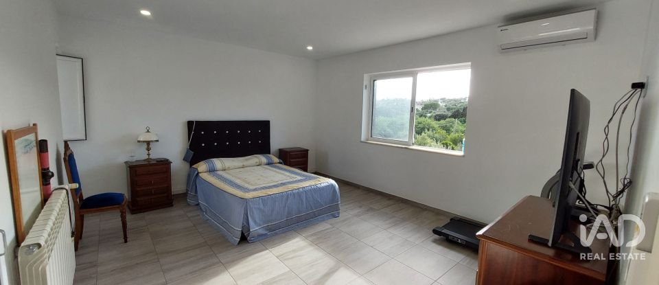 Moradia T4 em Santa Bárbara de Nexe de 275 m²