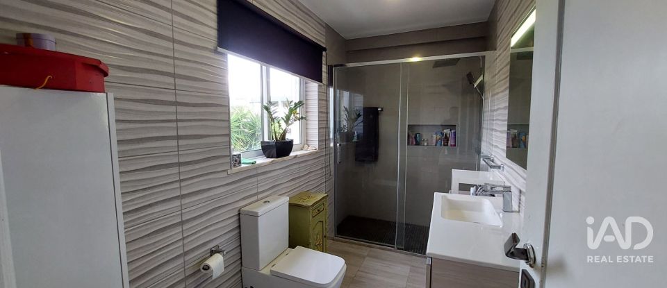 Moradia T4 em Santa Bárbara de Nexe de 275 m²