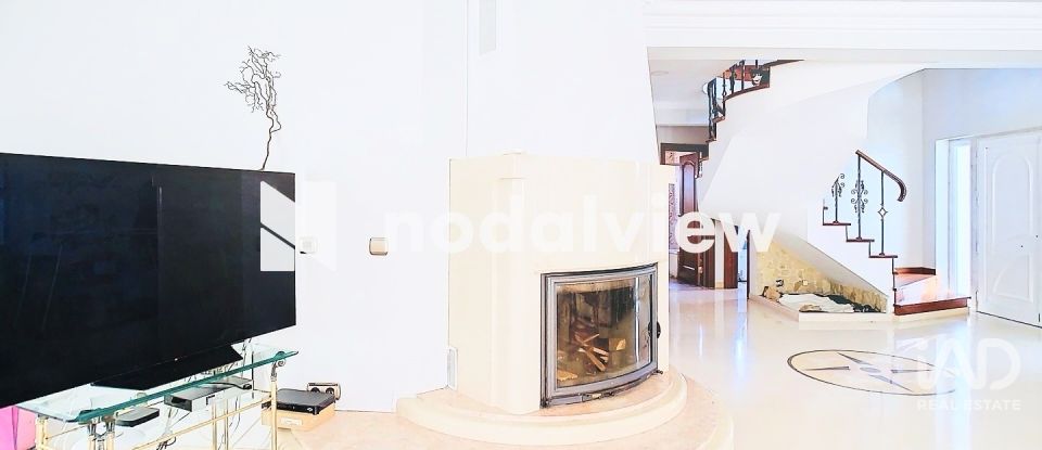 Maison T6 à Alhos Vedros de 228 m²