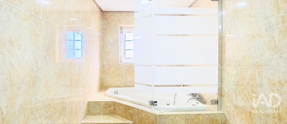 Maison T6 à Alhos Vedros de 228 m²