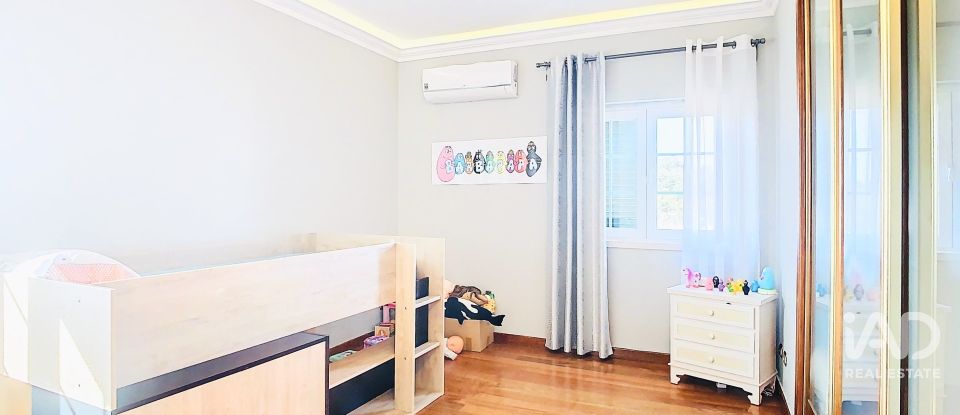 Maison T6 à Alhos Vedros de 228 m²