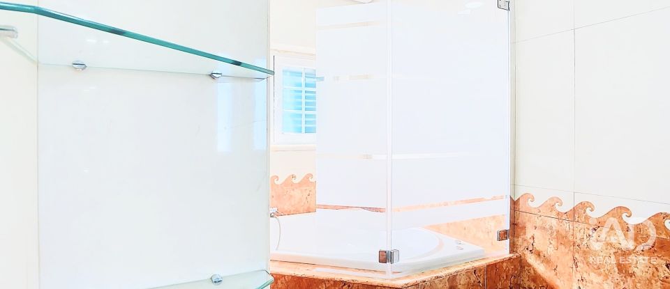 Maison T6 à Alhos Vedros de 228 m²