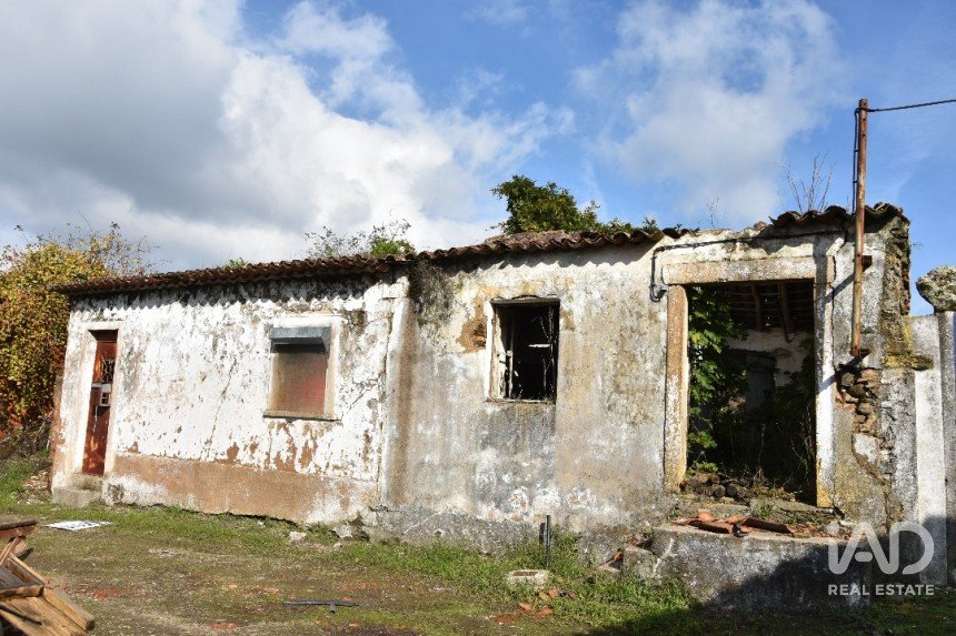 Village house T2 in Serra e Junceira of 128 m²