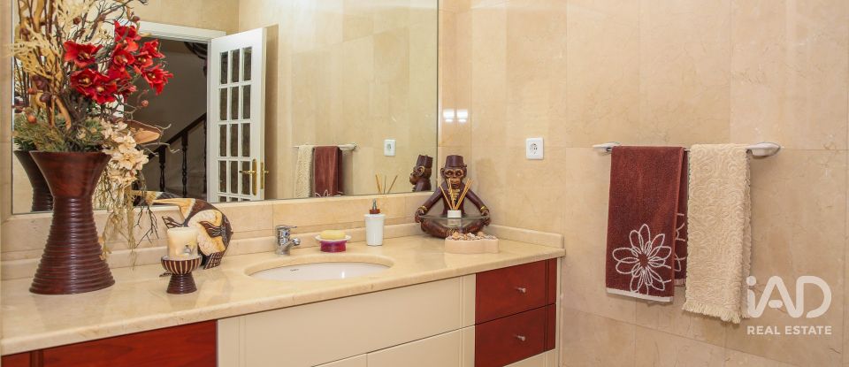 Maison T5 à Santa Iria de Azoia, São João da Talha e Bobadela de 235 m²