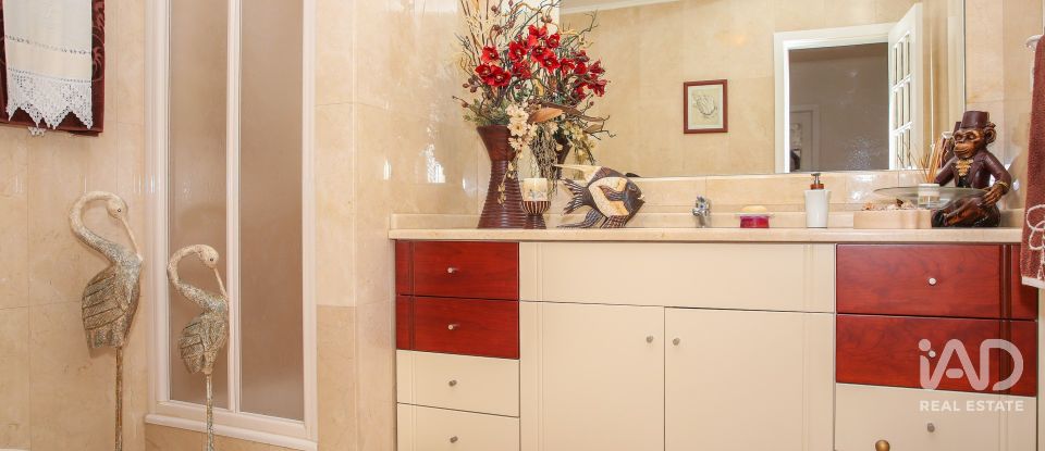 Maison T5 à Santa Iria de Azoia, São João da Talha e Bobadela de 235 m²