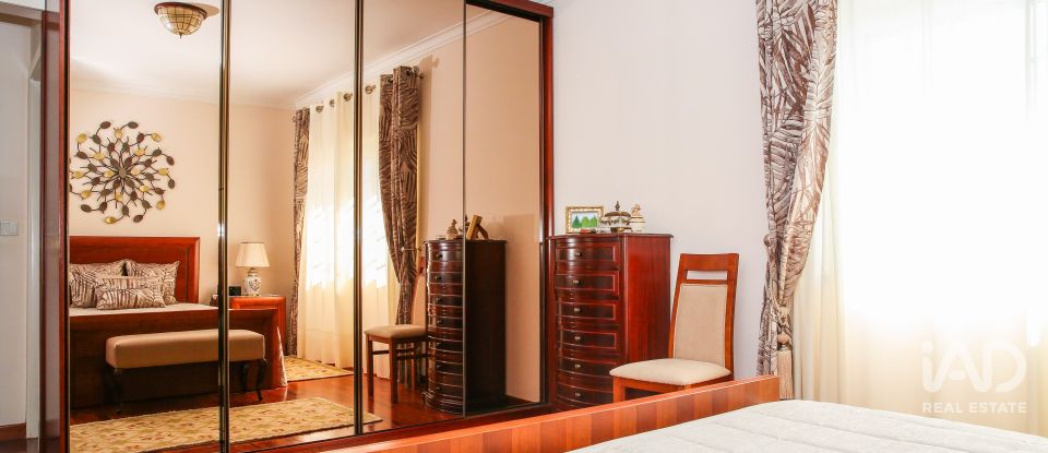 Maison T5 à Santa Iria de Azoia, São João da Talha e Bobadela de 235 m²