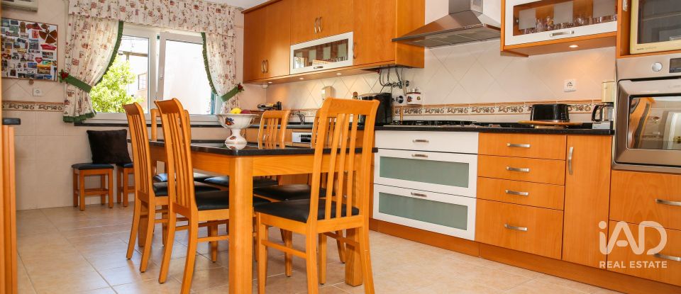 Maison T5 à Santa Iria de Azoia, São João da Talha e Bobadela de 235 m²