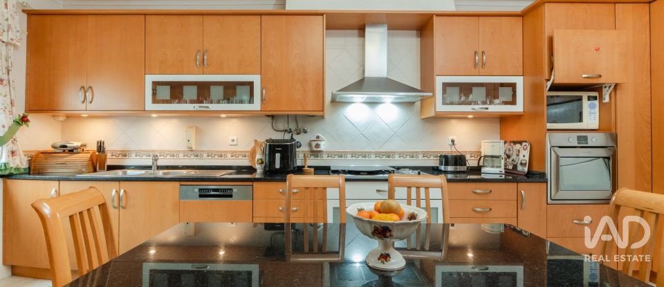 Maison T5 à Santa Iria de Azoia, São João da Talha e Bobadela de 235 m²