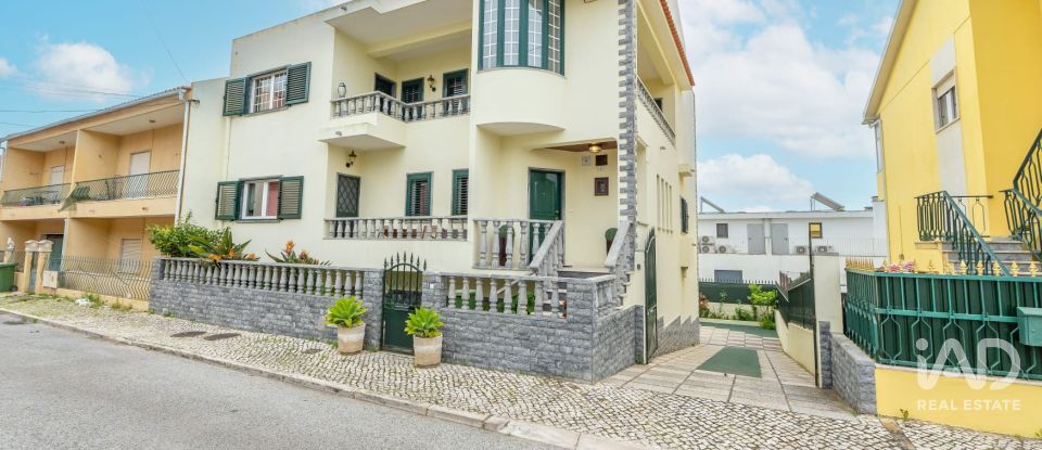 Maison T5 à Santa Iria de Azoia, São João da Talha e Bobadela de 235 m²