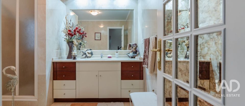 Maison T5 à Santa Iria de Azoia, São João da Talha e Bobadela de 235 m²