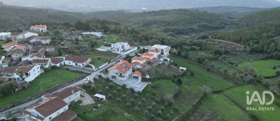 Terreno urbano em São Miguel, Santa Eufémia e Rabaçal de 1 180 m²