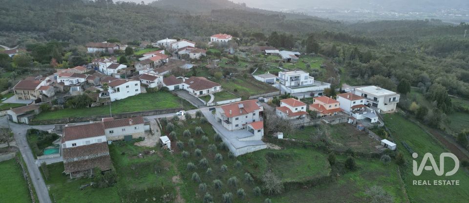 Terreno urbano em São Miguel, Santa Eufémia e Rabaçal de 1 180 m²