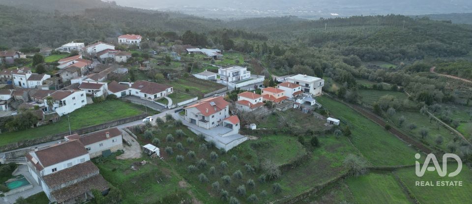 Terreno urbano em São Miguel, Santa Eufémia e Rabaçal de 1 180 m²