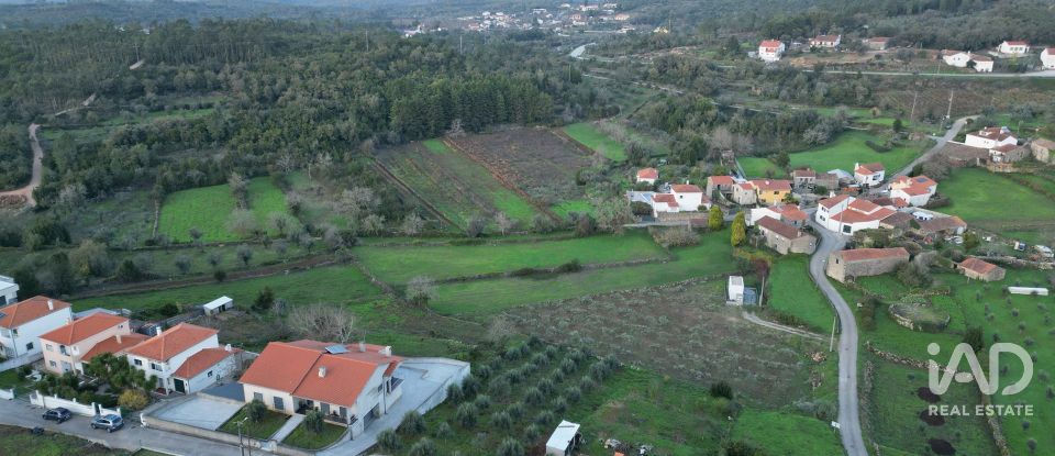 Terreno urbano em São Miguel, Santa Eufémia e Rabaçal de 1 180 m²