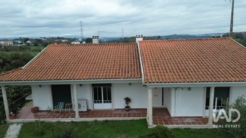 Moradia T4 em Póvoa da Isenta de 200 m²