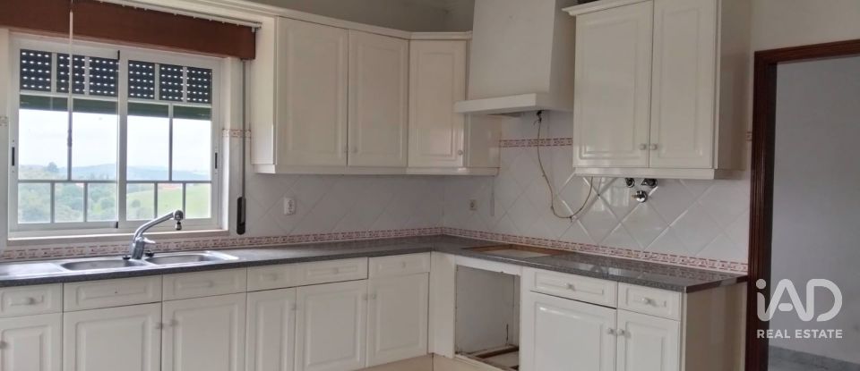 Moradia T4 em Póvoa da Isenta de 200 m²