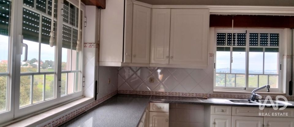 Moradia T4 em Póvoa da Isenta de 200 m²