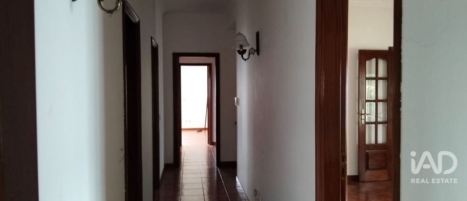 Moradia T4 em Póvoa da Isenta de 200 m²