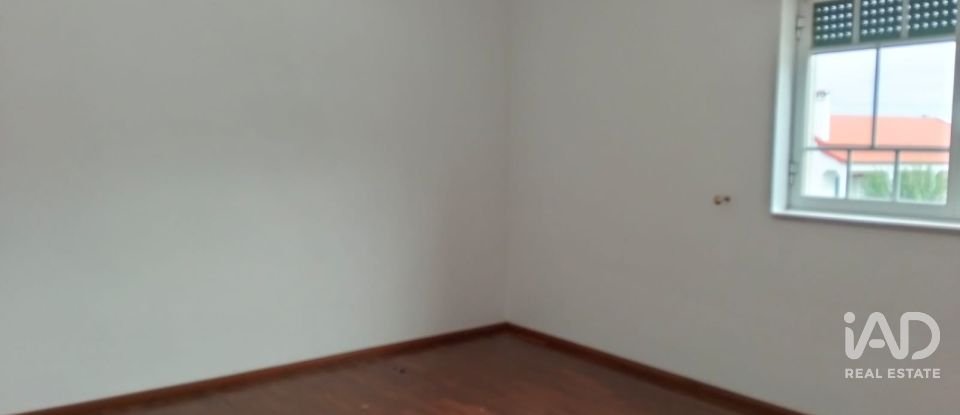 Moradia T4 em Póvoa da Isenta de 200 m²