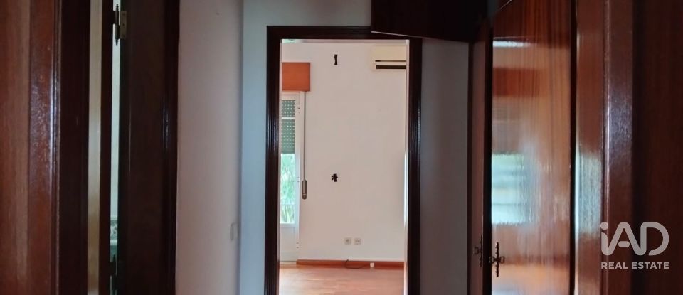 Moradia T4 em Póvoa da Isenta de 200 m²