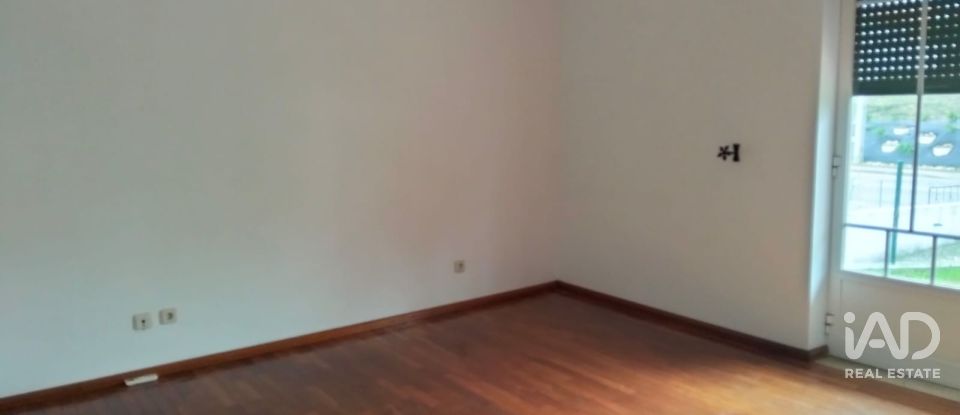 Moradia T4 em Póvoa da Isenta de 200 m²