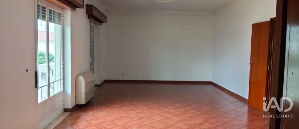 Moradia T4 em Póvoa da Isenta de 200 m²