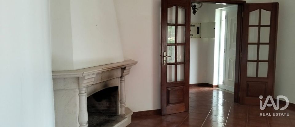 Moradia T4 em Póvoa da Isenta de 200 m²