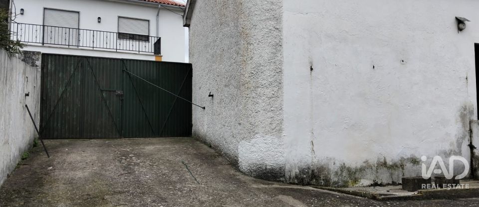 Moradia T4 em Póvoa da Isenta de 200 m²