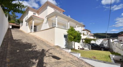 Maison T4 à Eiras E São Paulo De Frades de 360 m²